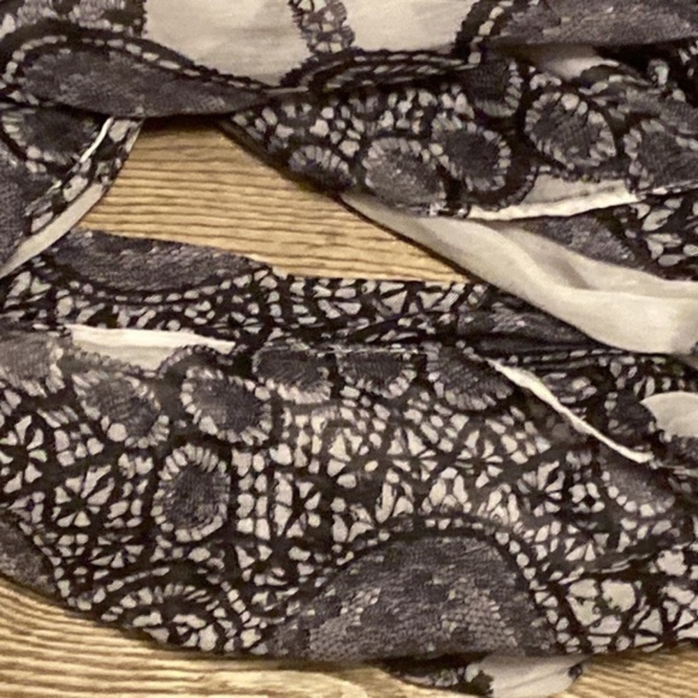 Scarf‎ - Picture 2 of 2